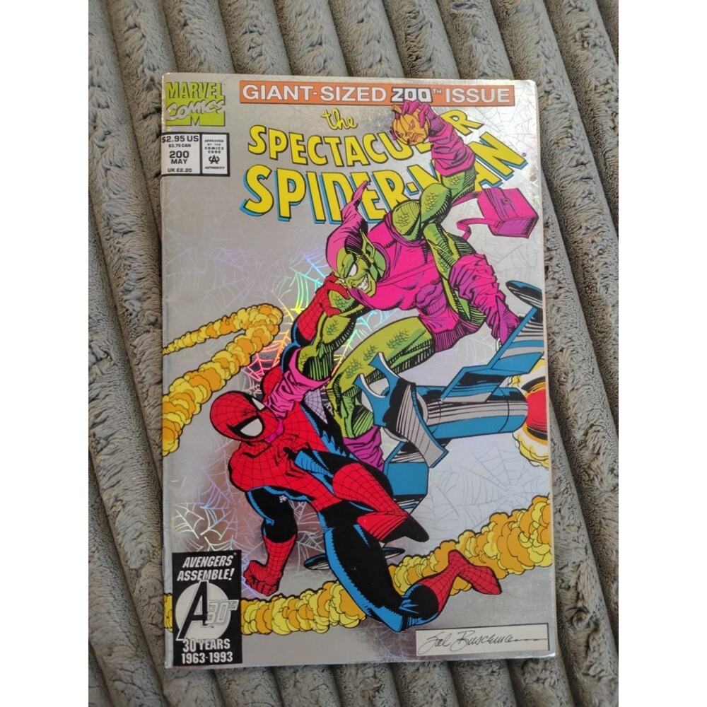 Marvel Comics Giant-Sized 200th Issue The Spectacular Spider-Man Foil Comic Book